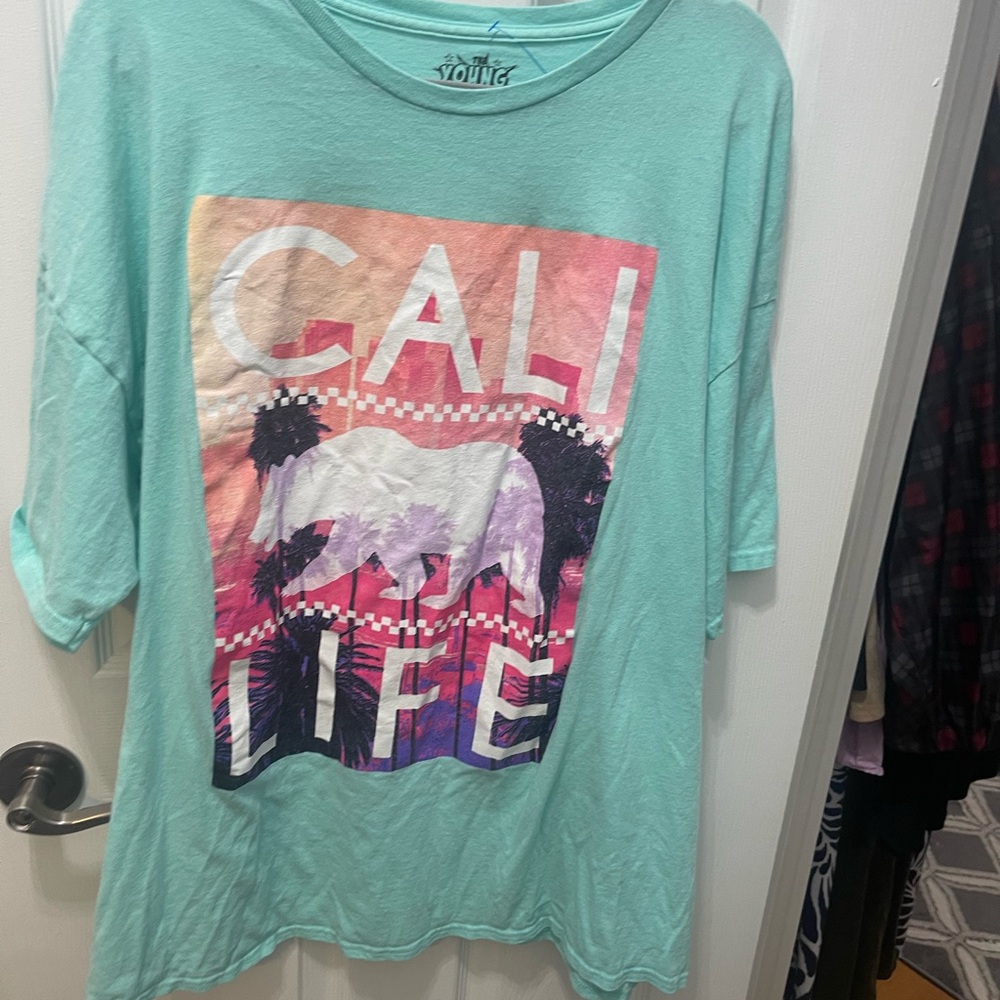 Women's Cali Life Graphic Tee - Light Blue